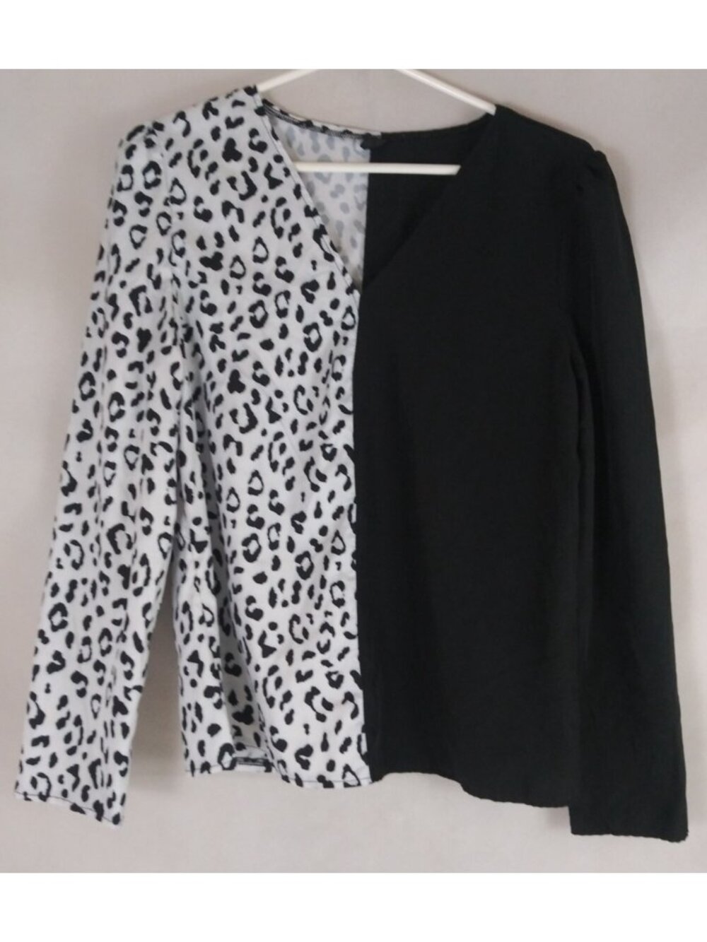 Shein Women's Black & White Leopard Print V-Neck Blouse Size Medium